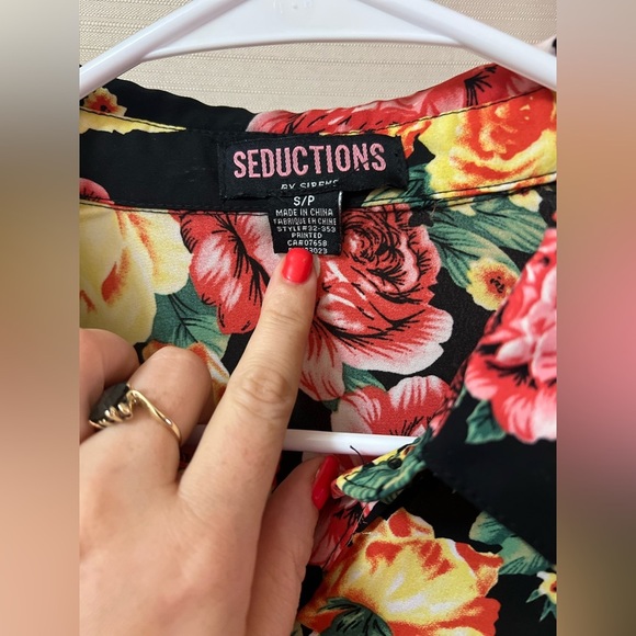 🔴 Seductions Black Dress with Red and Yellow Floral Print Size Small - Picture 3 of 9